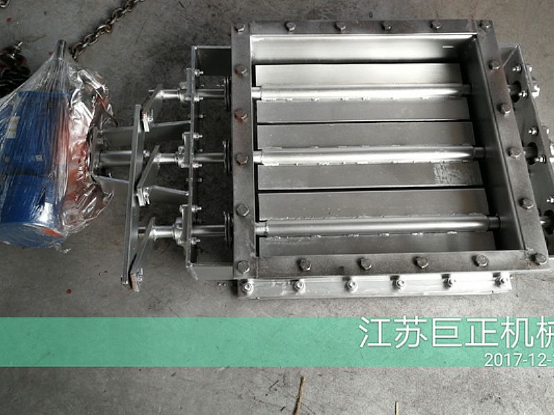 方形擋板門（寬4m）準備就緒，待發(fā)貨了
