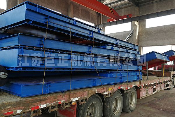 巨正機(jī)械公司一批擋板門驗(yàn)收合格，整裝待發(fā)了
